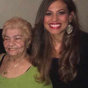 Sixcia con su abuelita