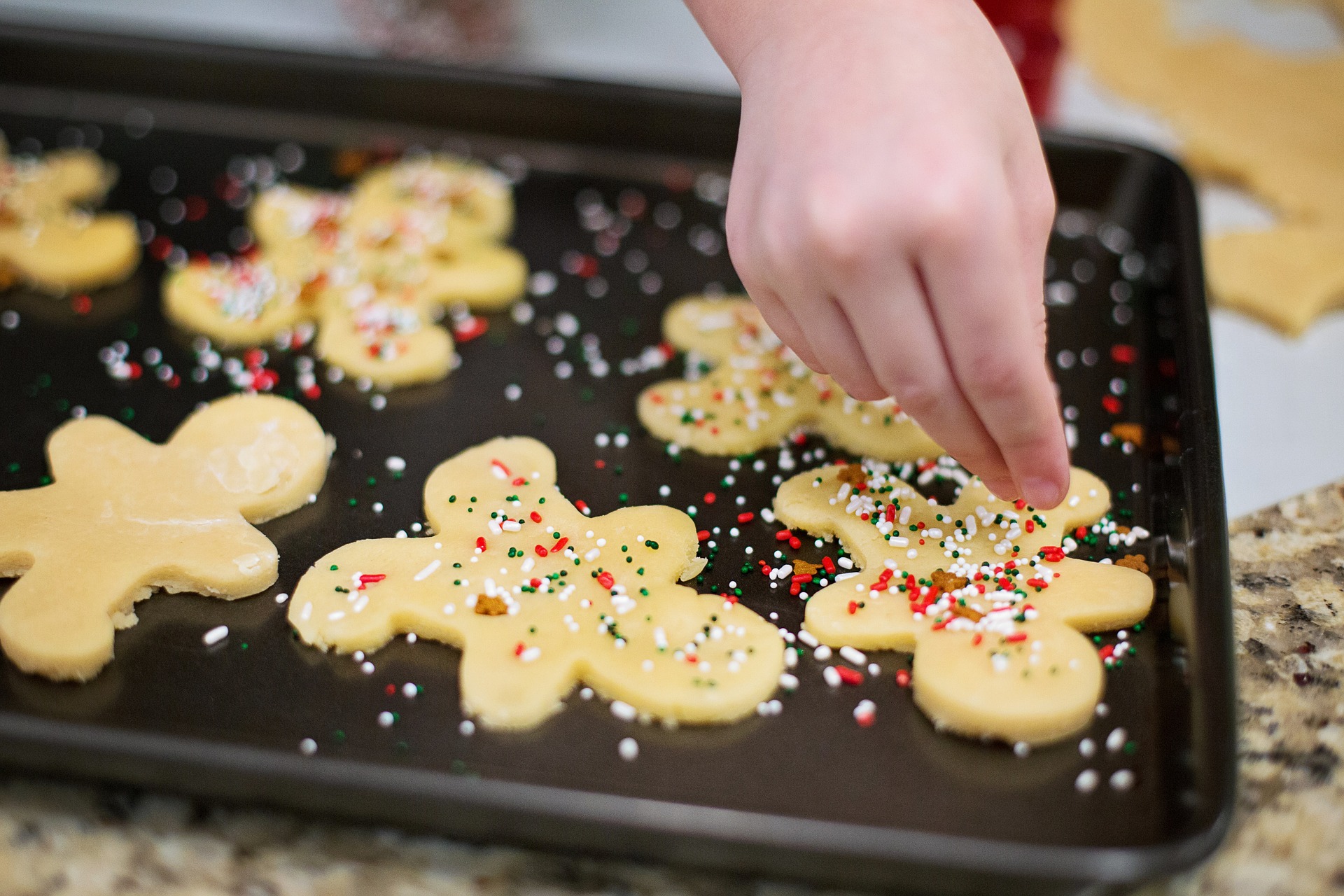 bake christmas-cookies-553457_1920