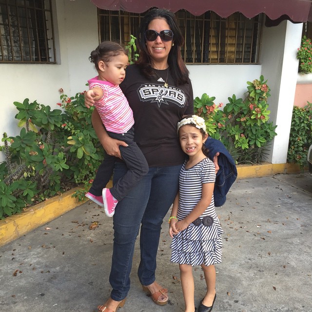 karolyn con sus ninas