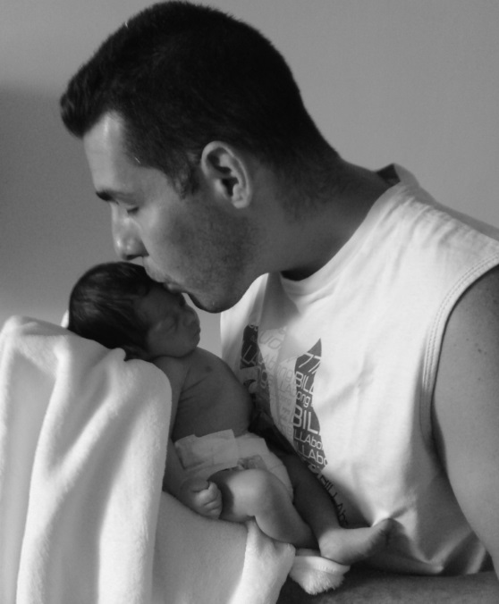 Esposo de Belkis y su bebe