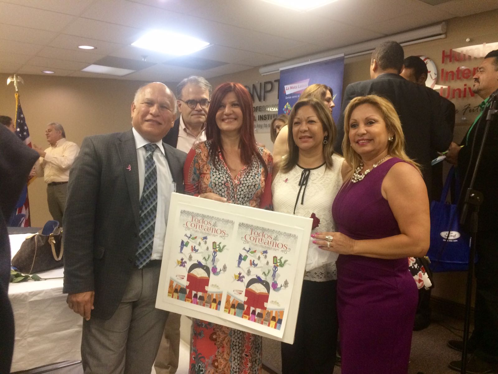  Eduardo Vidal de Icrowd News Wire, Ricardo y Laura Casado de Yogurt4you, Maricarmen Sega, directora de la Cámara de Comercio de Perú y Marybel Torres.