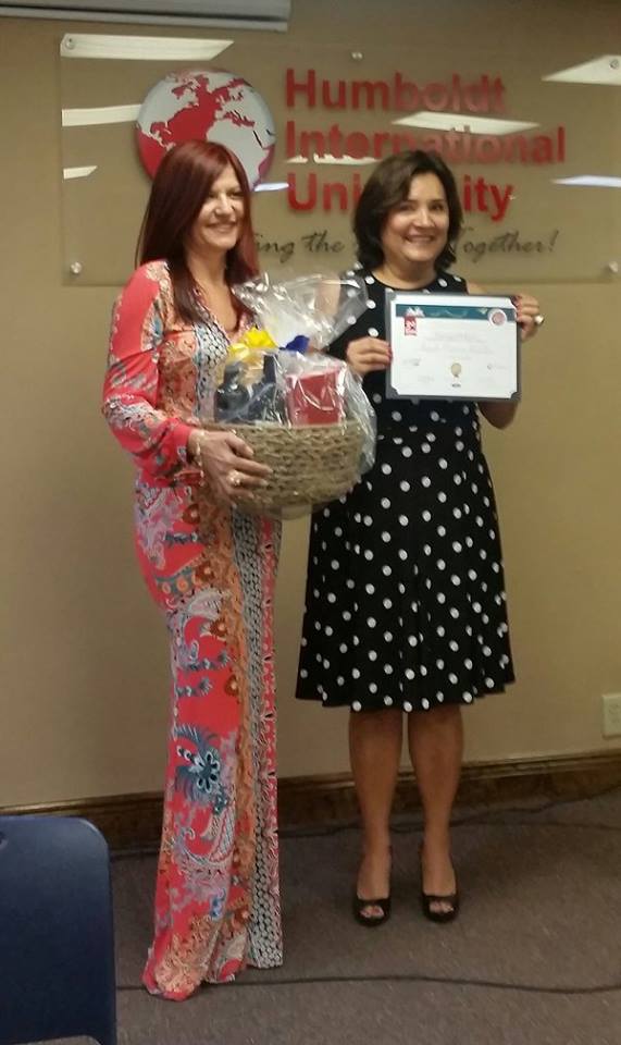 Patricia Rebellón, ganadora del primer lugar por "El Palo de Mamoncillos".