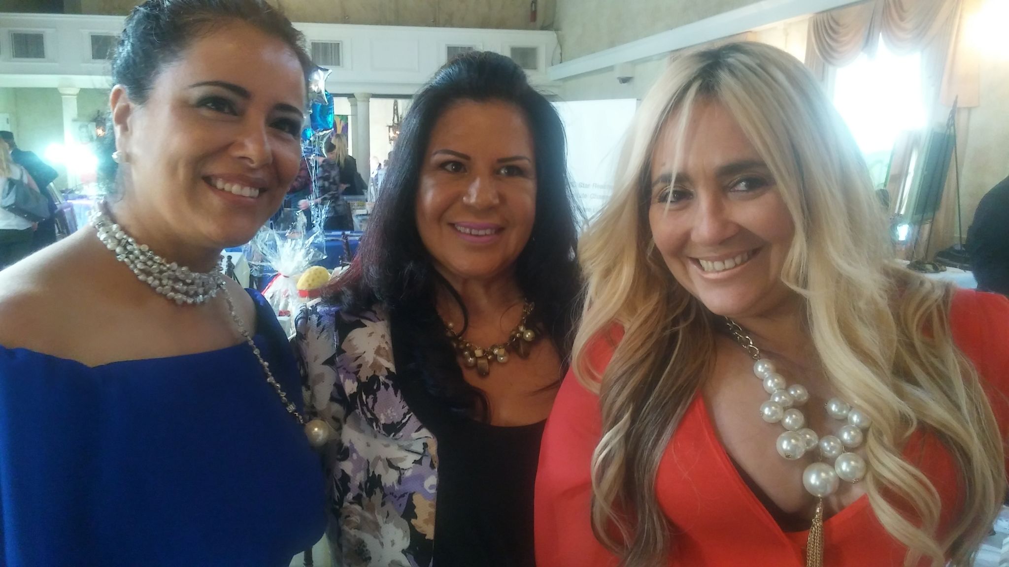 Mariso Casola, propietaria de la prestigiosa peluqueria La_Per, la maquilladora Mercedes Medina y Gloria Clavijo de Monir Fashion.