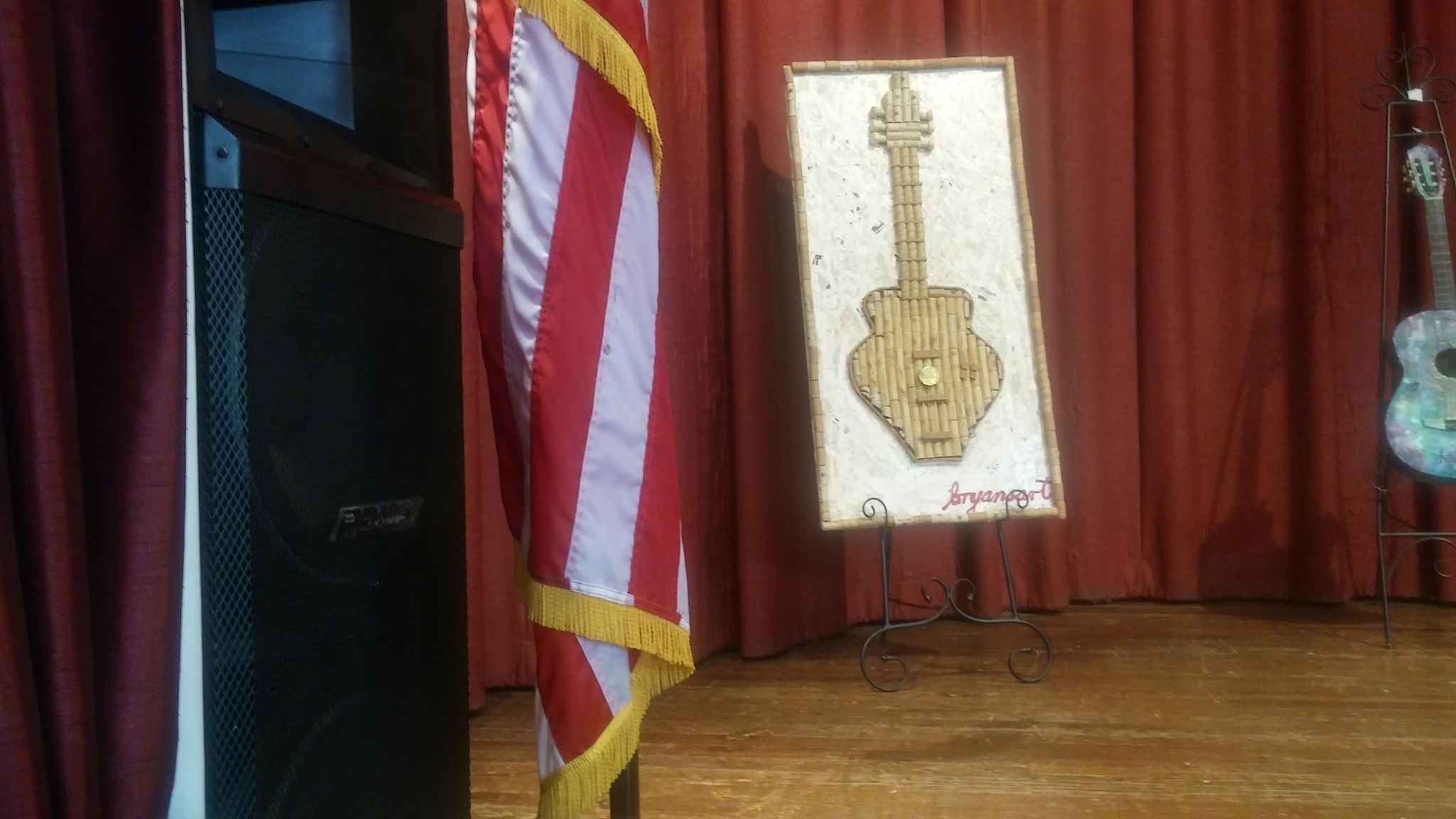 La guitarra de corcho, creación de Bryan.