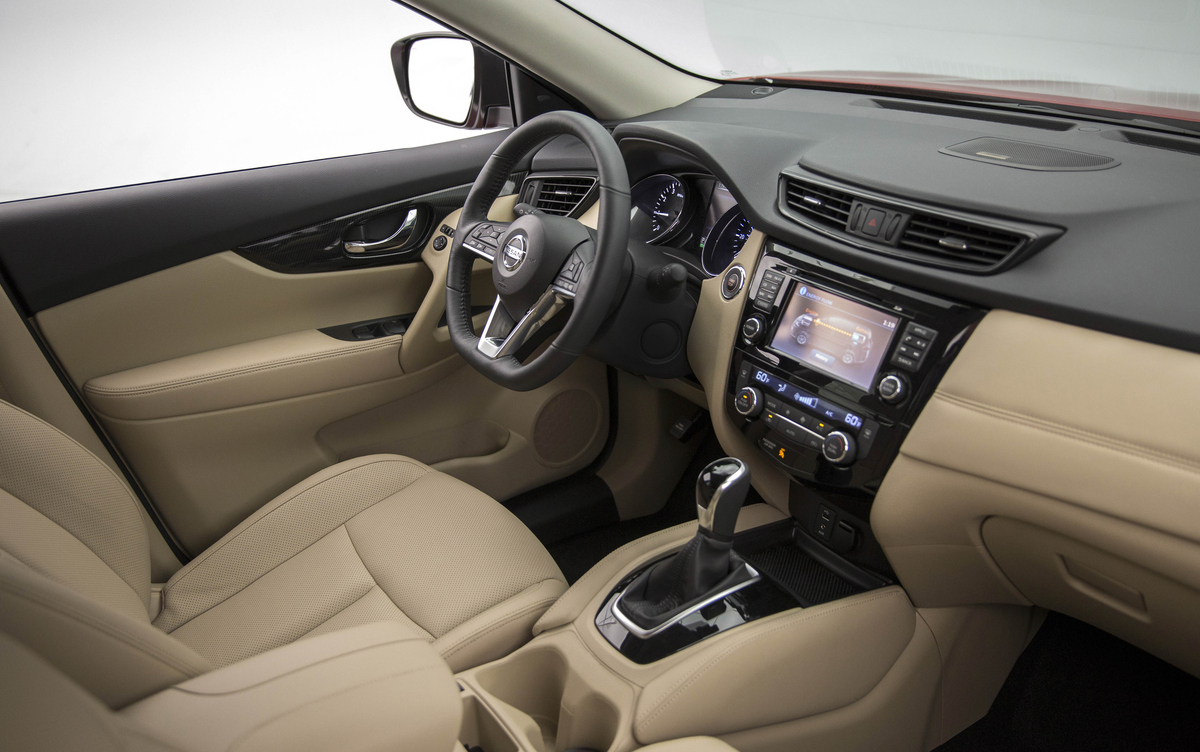 The 2017 Rogue offers updated exterior styling – which includes a new front fascia with integrated fog lamps, bumper, Nissan signature V-Motion grille and revised headlights with LED signature Daytime Running Lights – designed to enhance Rogue’s robust, dynamic presence.