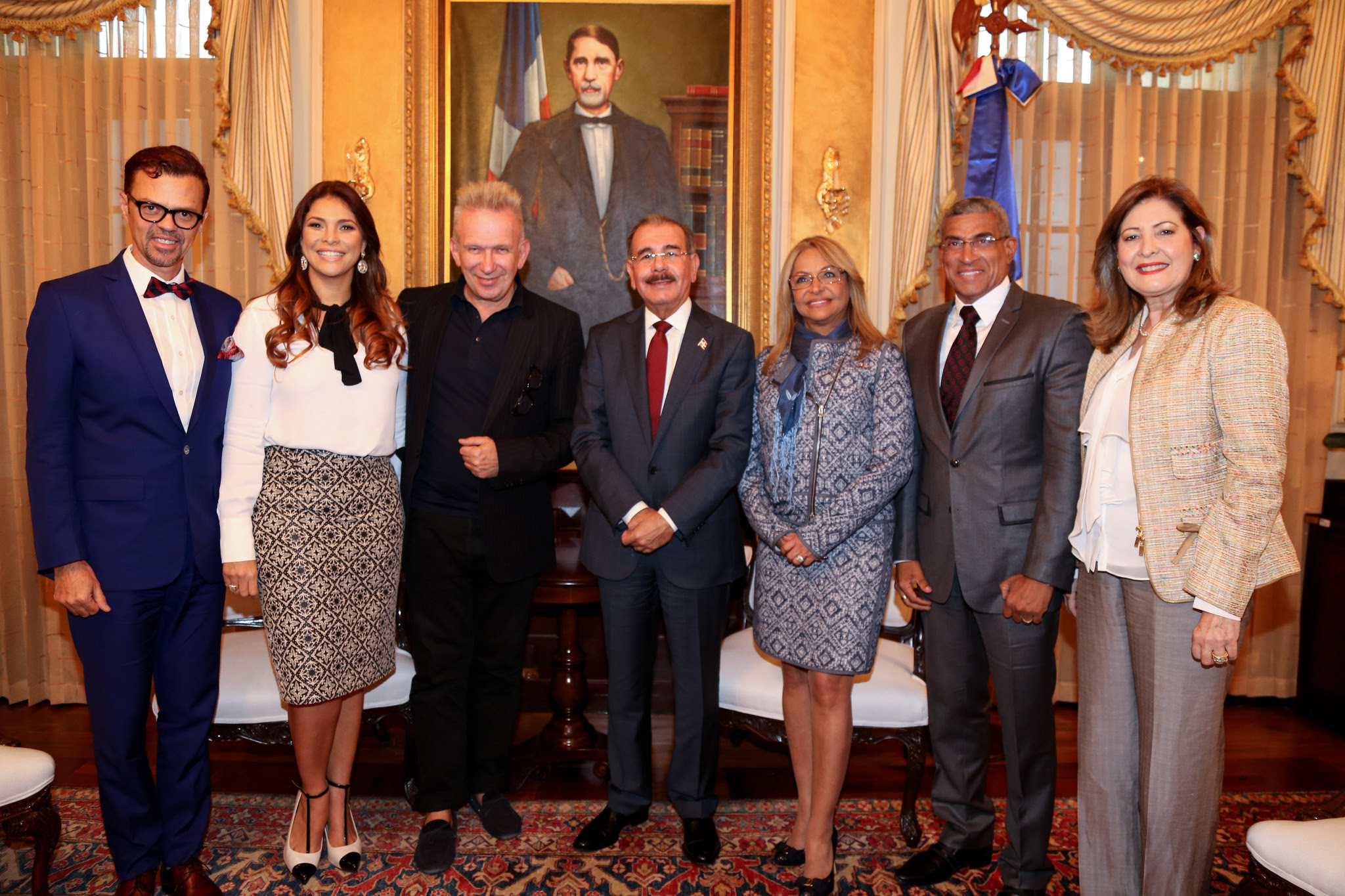 La directiva de DM junto a Jean Paul Gaultier en visita al presidente Danilo Medina.