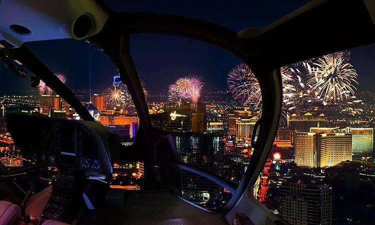 Imperdible subirse a los Sundance Helicopters y ver los espectaculares fuegos artificiales.