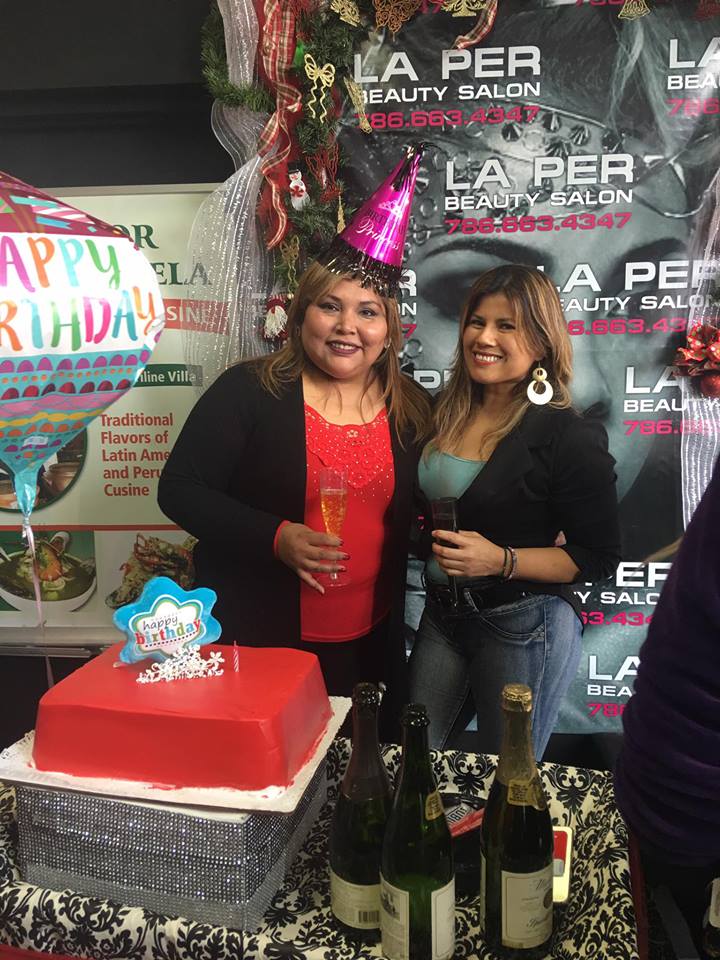 Mariline Villa y su amiga Janet Seminario-Palacios.