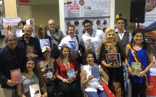 Pilar Velez y la Asociacion de Escritores