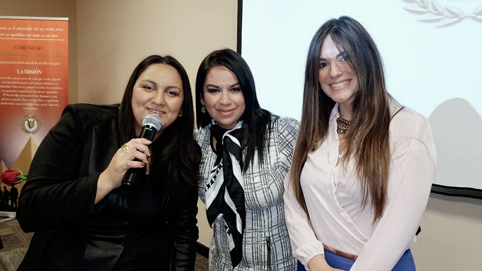 Alejandra Fuentes, Sindi Lopez y Elizabeth Rodriguez.