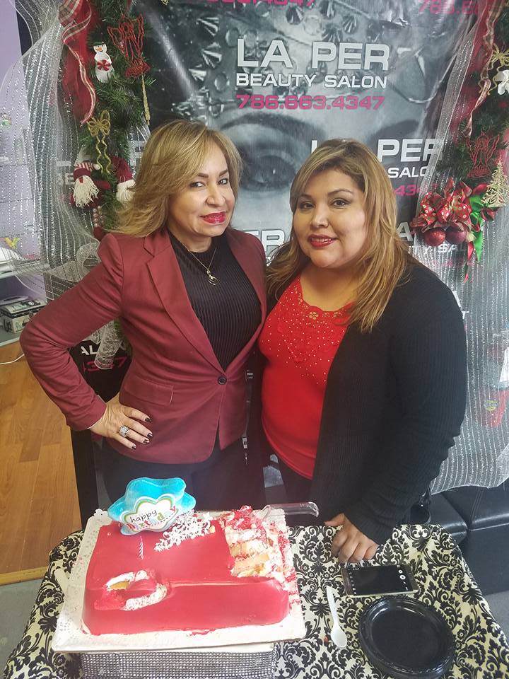 Dina Sarmiento, propietaria del restaurant El Rinconcito Paisa y Mariline Villa