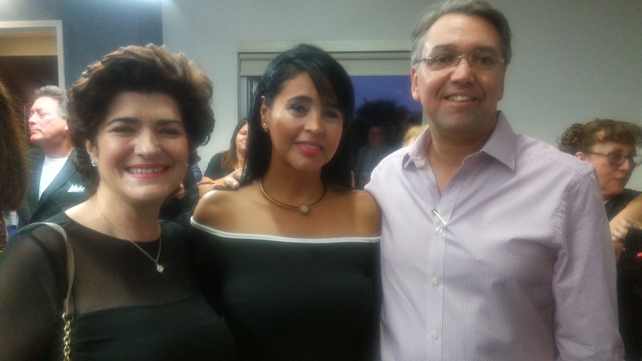 Patricia Vargas propietaria de 4Geeks, la emprearia Monica Soria Galvarro propietaria de Divine Nails y su esposo el empresario Robert Whelan