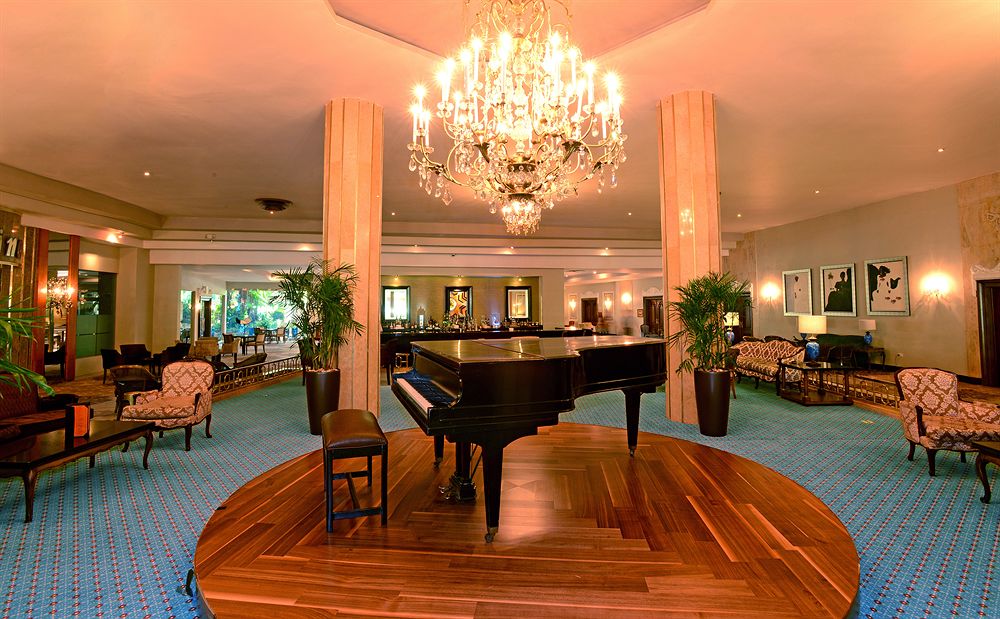 El hermosos lobby de El Embajador.