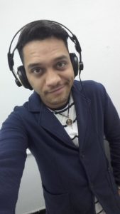 jose-tadeo-bravo-con-microfonos