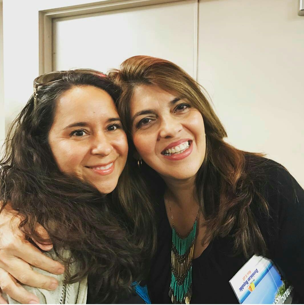 Las periodista Taty Pradilla y Adriana Carrera.