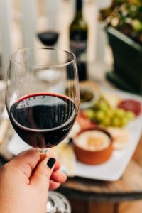 ¿Cuáles son los 5 mejores vinos tintos para beber este verano?